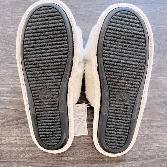 NEW Banana Republic Snow Days crossover faux fur slippers - Picture 2 of 3